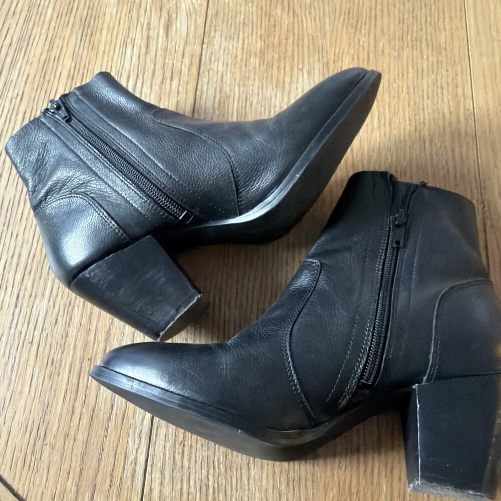 Diba Black Pebbled Leather Block Heel Ankle Zip Bootie 8 Western City Timeless - Picture 3 of 8